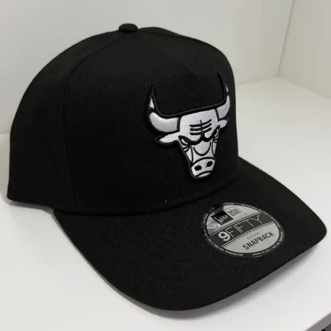 Chicago Bulls black cap with white logo side
