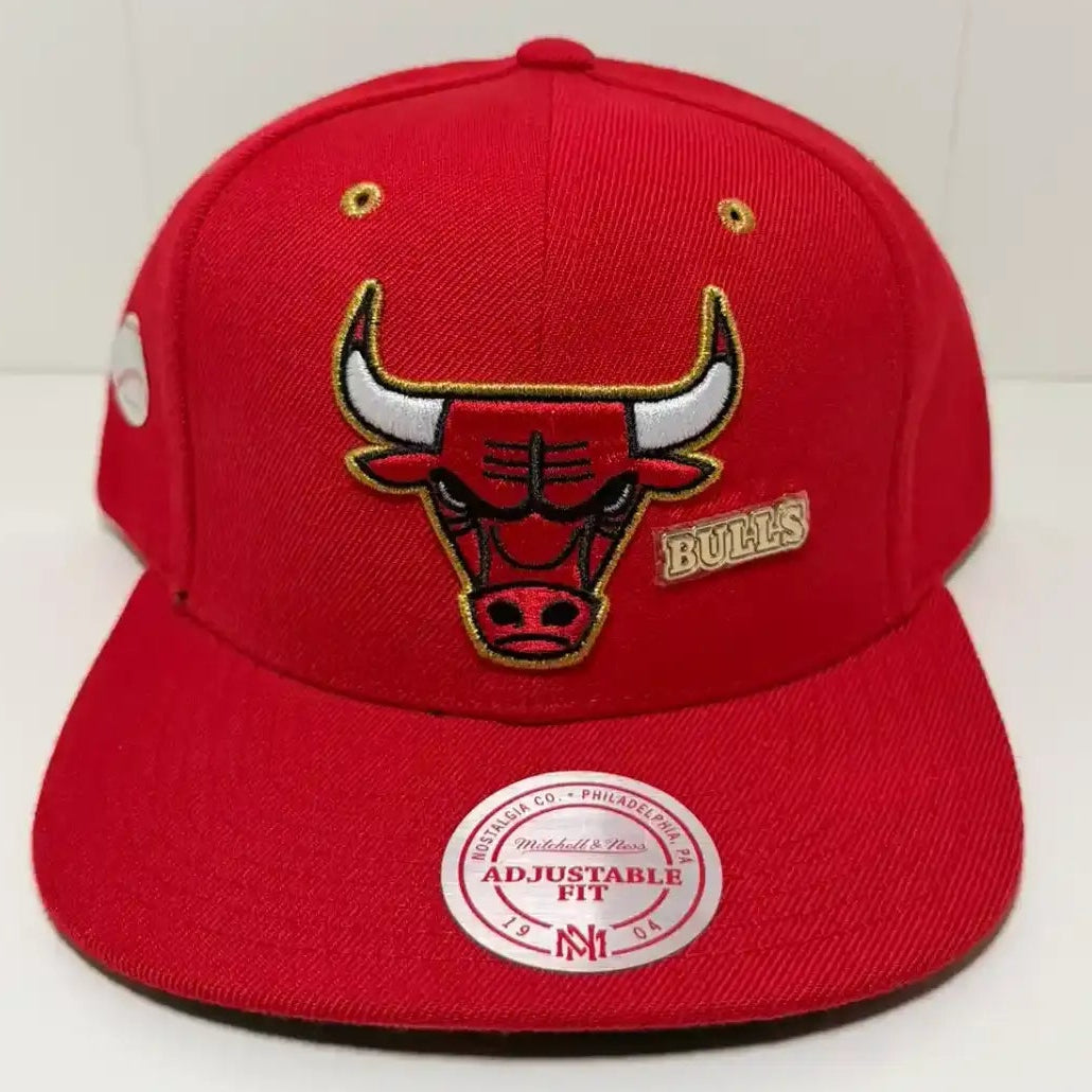 Chicago Bulls red Mitchell & Ness cap front view